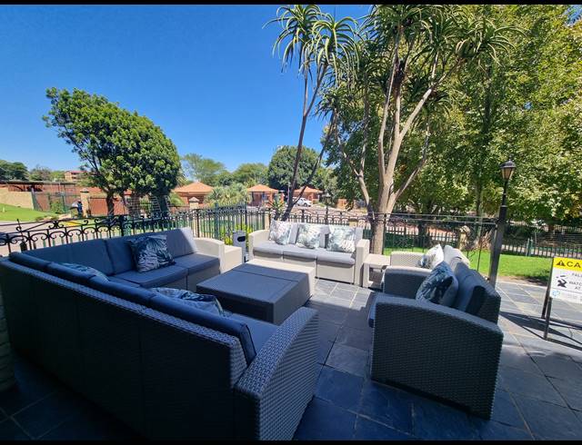 1,832M² OFFICE FOR SALE IN WOODMEAD